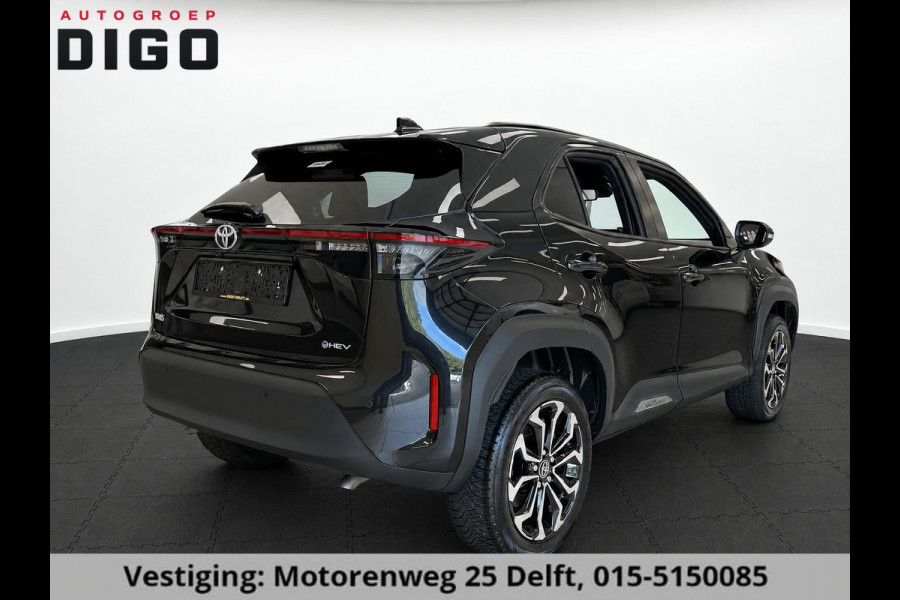 Toyota Yaris Cross 1.5 HYBRID DYNAMIC LUXURY BLACKSTYLE GARANTIE2035! NAVIGATIE . STUUR EN STOEL VERWARMING . PARKEERSENSOREN VOOR & ACHTER  .