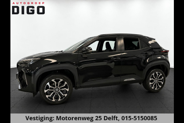 Toyota Yaris Cross 1.5 HYBRID DYNAMIC LUXURY BLACKSTYLE GARANTIE2035! NAVIGATIE . STUUR EN STOEL VERWARMING . PARKEERSENSOREN VOOR & ACHTER  .