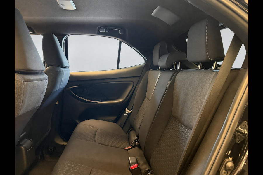 Toyota Yaris Cross 1.5 HYBRID DYNAMIC LUXURY BLACKSTYLE GARANTIE2035! NAVIGATIE . STUUR EN STOEL VERWARMING . PARKEERSENSOREN VOOR & ACHTER  .