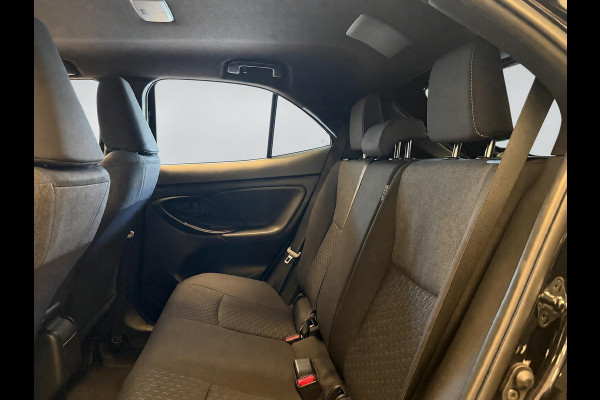Toyota Yaris Cross 1.5 HYBRID DYNAMIC LUXURY BLACKSTYLE GARANTIE2035! NAVIGATIE . STUUR EN STOEL VERWARMING . PARKEERSENSOREN VOOR & ACHTER  .