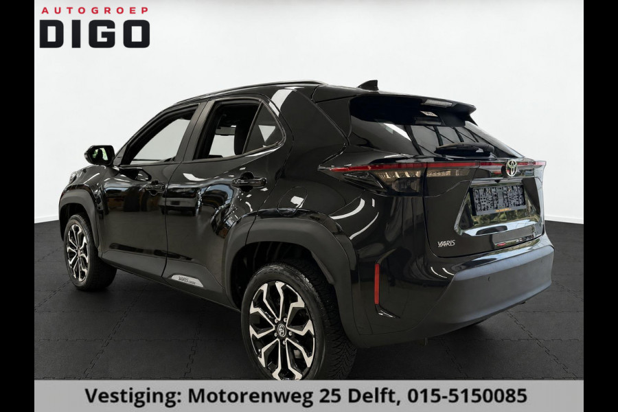 Toyota Yaris Cross 1.5 HYBRID DYNAMIC LUXURY BLACKSTYLE GARANTIE2035! NAVIGATIE . STUUR EN STOEL VERWARMING . PARKEERSENSOREN VOOR & ACHTER  .
