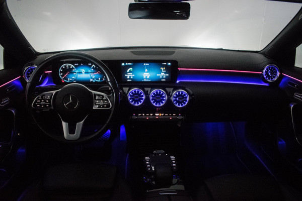 Mercedes-Benz CLA-Klasse 180 Business Solution Luxury NL-auto [ Panoramadak Sfeerverlichting Memory Carplay Camera Leder ]