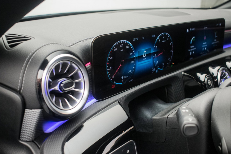 Mercedes-Benz CLA-Klasse 180 Business Solution Luxury NL-auto [ Panoramadak Sfeerverlichting Memory Carplay Camera Leder ]