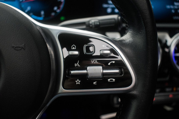 Mercedes-Benz CLA-Klasse 180 Business Solution Luxury NL-auto [ Panoramadak Sfeerverlichting Memory Carplay Camera Leder ]