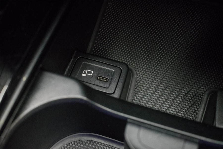 Mercedes-Benz CLA-Klasse 180 Business Solution Luxury NL-auto [ Panoramadak Sfeerverlichting Memory Carplay Camera Leder ]