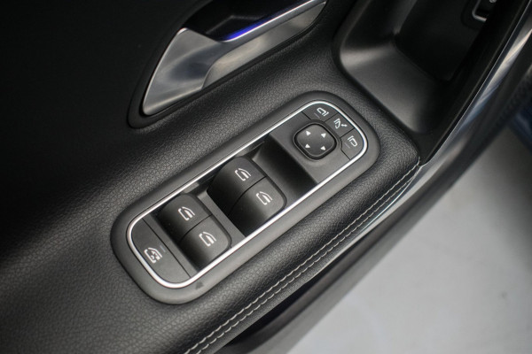 Mercedes-Benz CLA-Klasse 180 Business Solution Luxury NL-auto [ Panoramadak Sfeerverlichting Memory Carplay Camera Leder ]