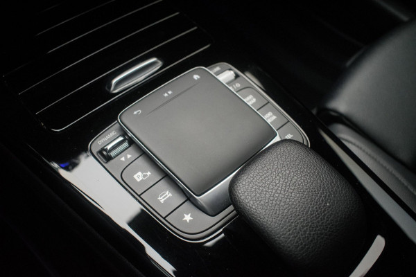 Mercedes-Benz CLA-Klasse 180 Business Solution Luxury NL-auto [ Panoramadak Sfeerverlichting Memory Carplay Camera Leder ]