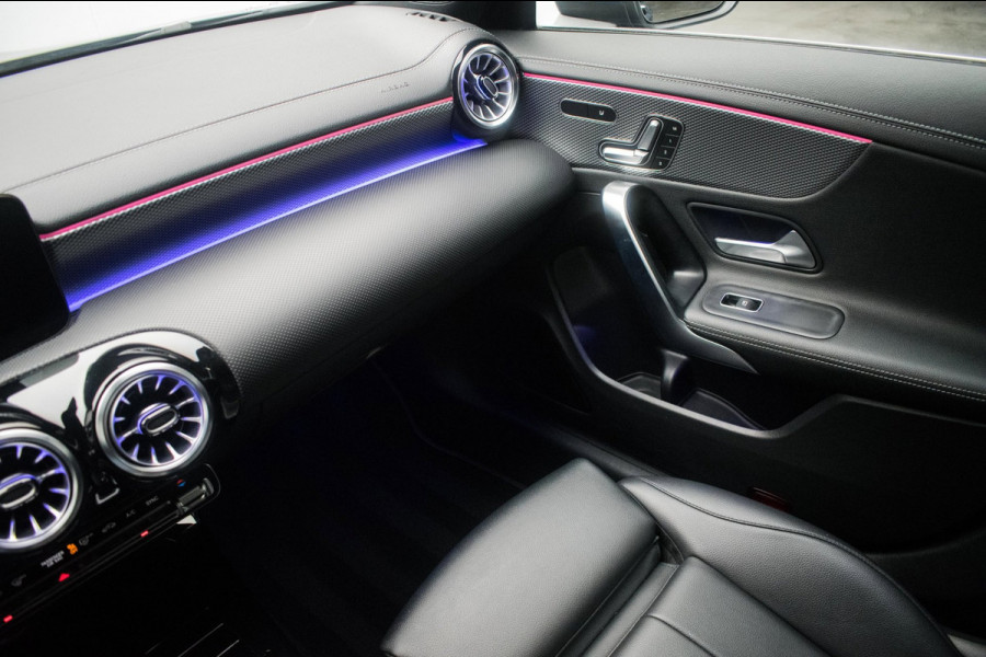 Mercedes-Benz CLA-Klasse 180 Business Solution Luxury NL-auto [ Panoramadak Sfeerverlichting Memory Carplay Camera Leder ]