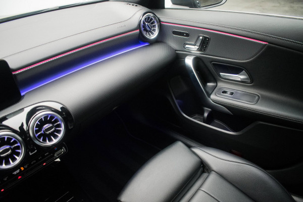 Mercedes-Benz CLA-Klasse 180 Business Solution Luxury NL-auto [ Panoramadak Sfeerverlichting Memory Carplay Camera Leder ]
