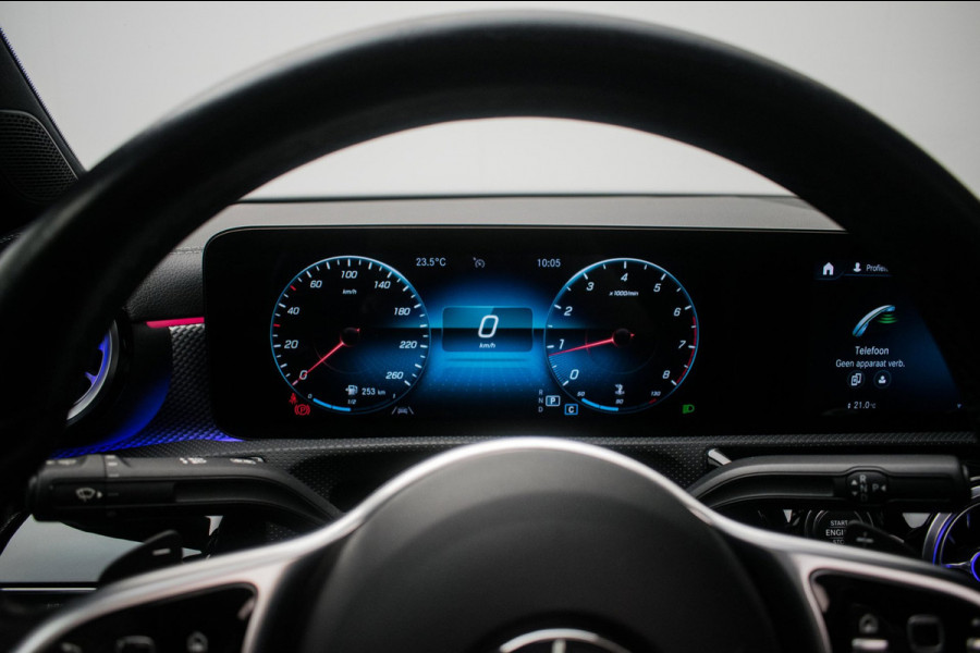 Mercedes-Benz CLA-Klasse 180 Business Solution Luxury NL-auto [ Panoramadak Sfeerverlichting Memory Carplay Camera Leder ]