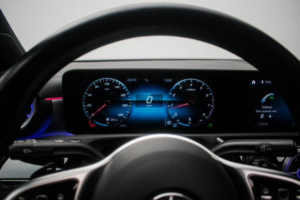Mercedes-Benz CLA-Klasse 180 Business Solution Luxury NL-auto [ Panoramadak Sfeerverlichting Memory Carplay Camera Leder ]