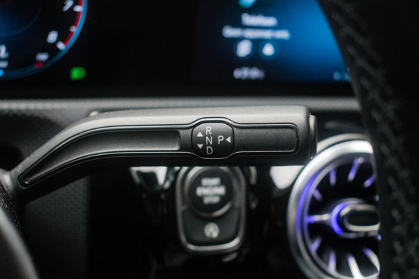 Mercedes-Benz CLA-Klasse 180 Business Solution Luxury NL-auto [ Panoramadak Sfeerverlichting Memory Carplay Camera Leder ]