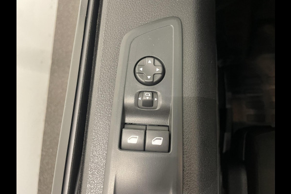 Peugeot Expert 2.0 BlueHDI 180pk Automaat Dubbele Cabine Navigatie Airco Climate Control Parkeer sensoren Trekhaak