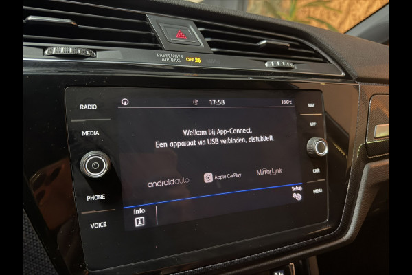 Volkswagen Touran 1.5 TSI United Garantie Trekhaak Xenon Acc Navi Stoelverwarming Rijklaar