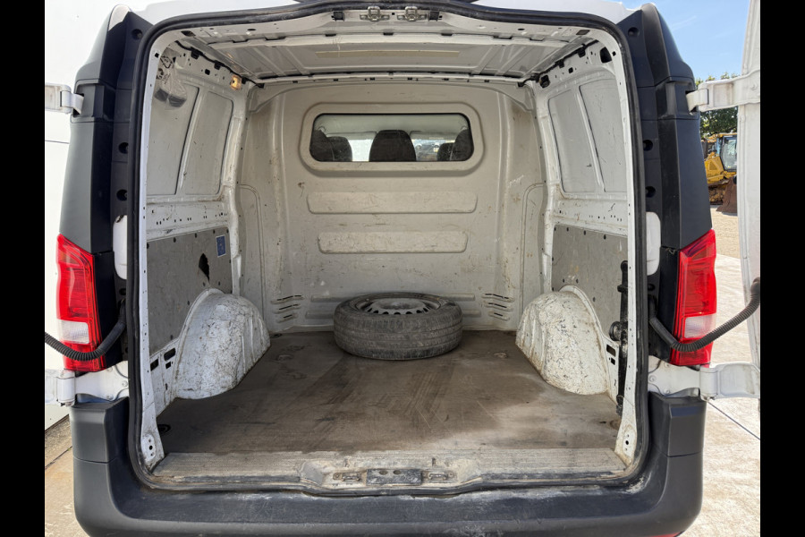 Mercedes-Benz Vito 114 1.9 CDI 136PK Dubbele Cabine L2H1 5 Stoelen Climate Control Cruise Control Trekhaak Carplay Camera