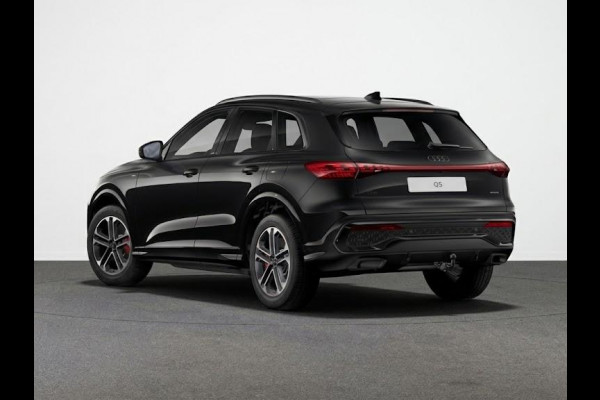 Audi Q5 S edition Competition e-hybrid 367 PK | Panorama-glasdak | MMI experience plus met B&O | Trekhaak, elektr. wegklapbaar | MMI bijrijdersdisplay |