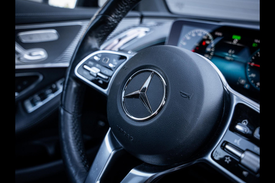 Mercedes-Benz EQC 400 4MATIC Premium Plus 80 kWh ///AMG - Burmester l Pano l Laser Shield