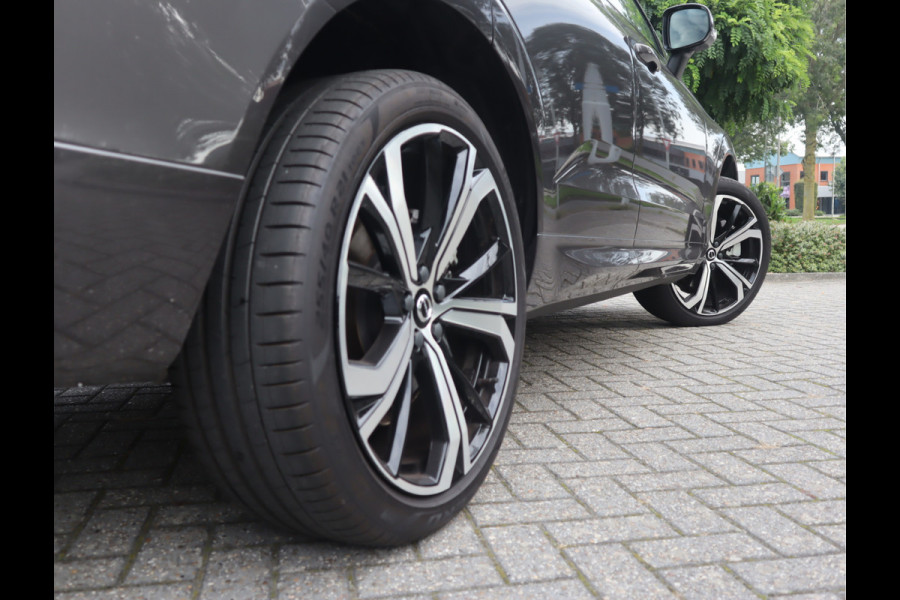 Volvo XC60 2.0 B4 R-Design Navi / Carplay / Camera / Elekramen / Keyless / Leder / 21''LM / BTW auto  / Mild-Hybride
