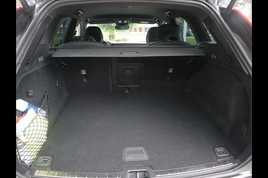 Volvo XC60 2.0 B4 R-Design Navi / Carplay / Camera / Elekramen / Keyless / Leder / 21''LM / BTW auto  / Mild-Hybride