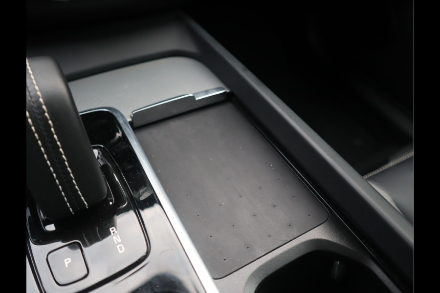 Volvo XC60 2.0 B4 R-Design Navi / Carplay / Camera / Elekramen / Keyless / Leder / 21''LM / BTW auto  / Mild-Hybride
