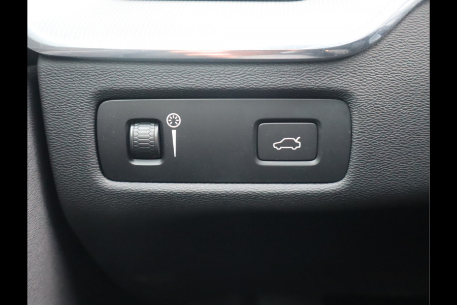 Volvo XC60 2.0 B4 R-Design Navi / Carplay / Camera / Elekramen / Keyless / Leder / 21''LM / BTW auto  / Mild-Hybride