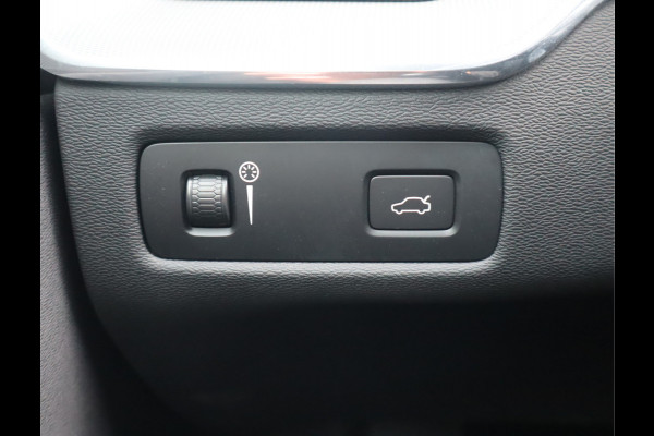 Volvo XC60 2.0 B4 R-Design Navi / Carplay / Camera / Elekramen / Keyless / Leder / 21''LM / BTW auto  / Mild-Hybride