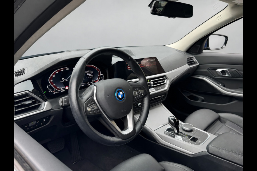 BMW 3 Serie Touring 320e HYBRID AUT. BUSINESS SPORT LEDER/CAMERA/CARPLAY