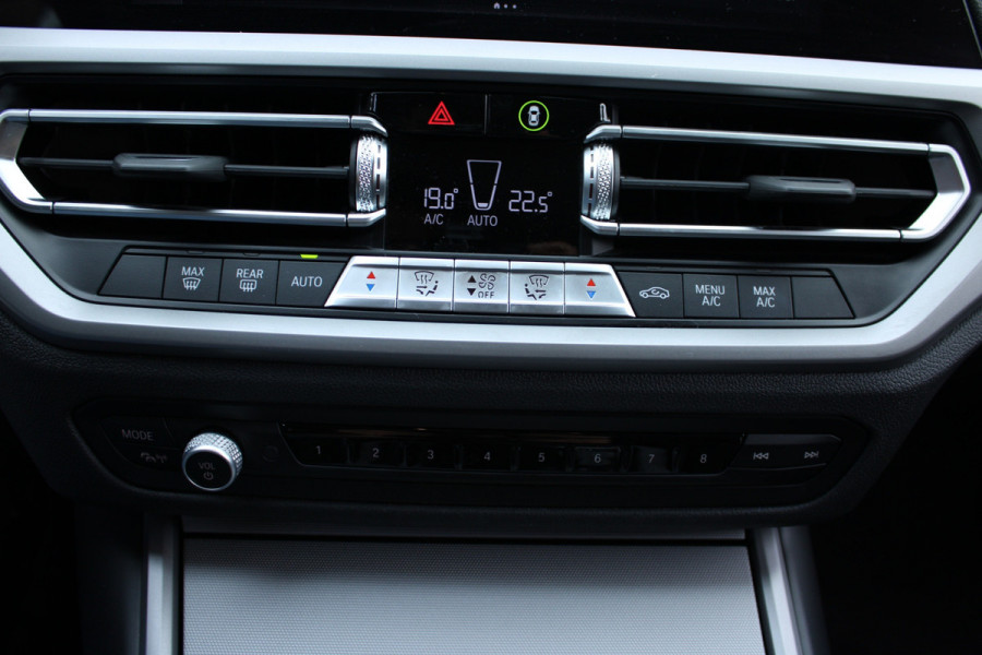 BMW 3 Serie Touring 320e HYBRID AUT. BUSINESS SPORT LEDER/CAMERA/CARPLAY