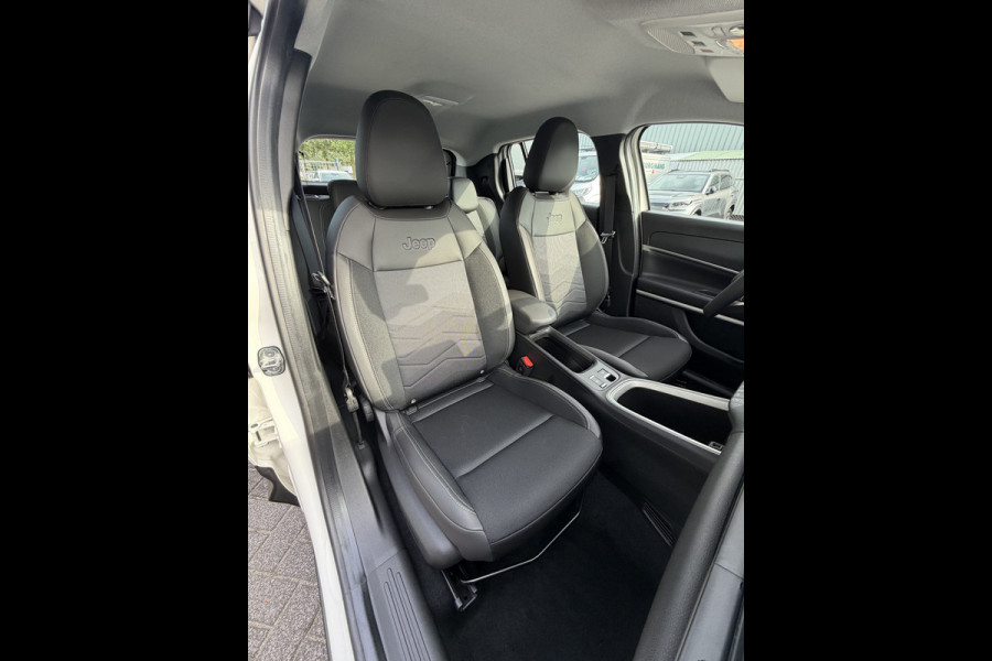 Jeep Avenger 1.2 e-Hybrid Altitude (Elektrische Klep - JBL - Keyless Entry - Adaptieve Cruise Controle - LED - Automatische Airco - Navigatie