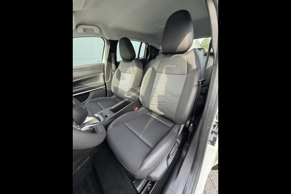 Jeep Avenger 1.2 e-Hybrid Altitude (Elektrische Klep - JBL - Keyless Entry - Adaptieve Cruise Controle - LED - Automatische Airco - Navigatie