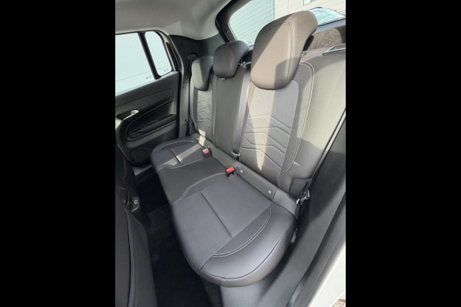 Jeep Avenger 1.2 e-Hybrid Altitude (Elektrische Klep - JBL - Keyless Entry - Adaptieve Cruise Controle - LED - Automatische Airco - Navigatie