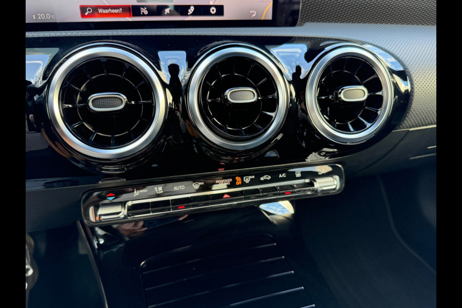 Mercedes-Benz A-Klasse 250 e Advantage 218 Pk SOH 95% | Widescreen | Navigatie | Cruise | Camera | Clima | Lichtmetaal.