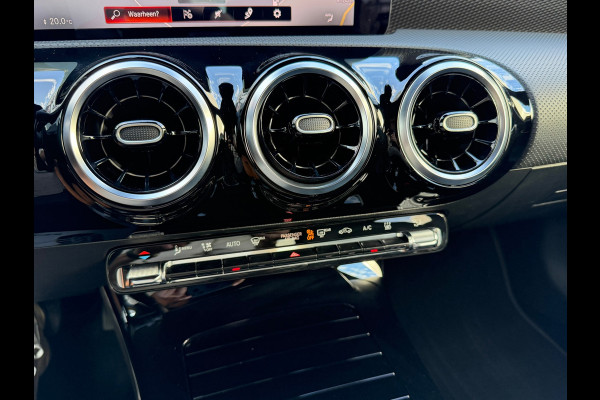 Mercedes-Benz A-Klasse 250 e Advantage 218 Pk SOH 95% | Widescreen | Navigatie | Cruise | Camera | Clima | Lichtmetaal.