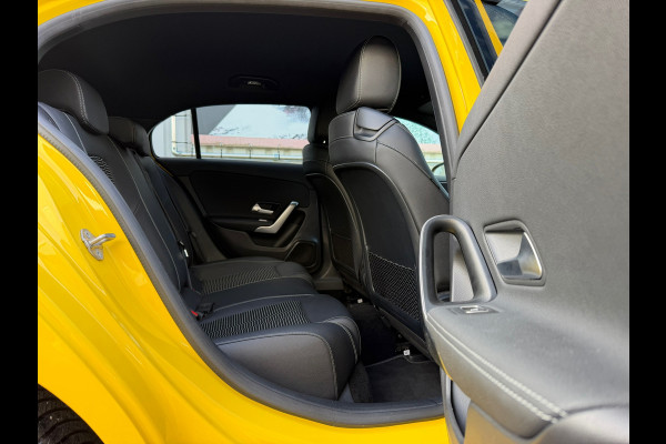 Mercedes-Benz A-Klasse 250 e Advantage 218 Pk SOH 95% | Widescreen | Navigatie | Cruise | Camera | Clima | Lichtmetaal.
