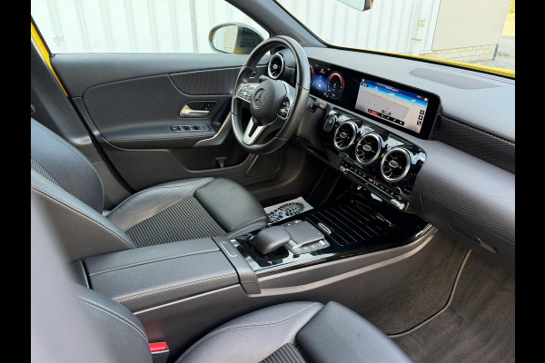 Mercedes-Benz A-Klasse 250 e Advantage 218 Pk SOH 95% | Widescreen | Navigatie | Cruise | Camera | Clima | Lichtmetaal.