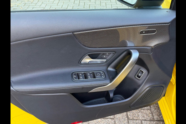 Mercedes-Benz A-Klasse 250 e Advantage 218 Pk SOH 95% | Widescreen | Navigatie | Cruise | Camera | Clima | Lichtmetaal.