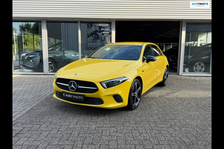 Mercedes-Benz A-Klasse 250 e Advantage 218 Pk SOH 95% | Widescreen | Navigatie | Cruise | Camera | Clima | Lichtmetaal.