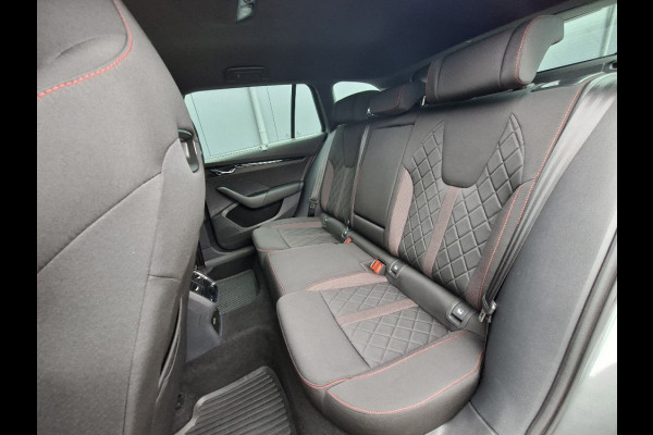 Škoda Octavia 1.4 TSI * RS iV * Navigatiesysteem * Parkeercamera * Stoelverwarming * Head up display *