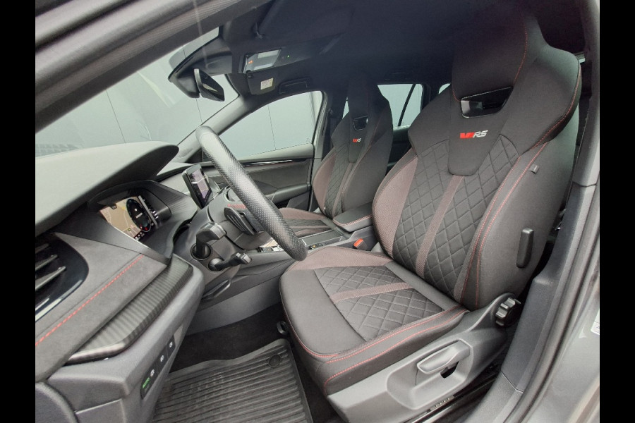 Škoda Octavia 1.4 TSI * RS iV * Navigatiesysteem * Parkeercamera * Stoelverwarming * Head up display *