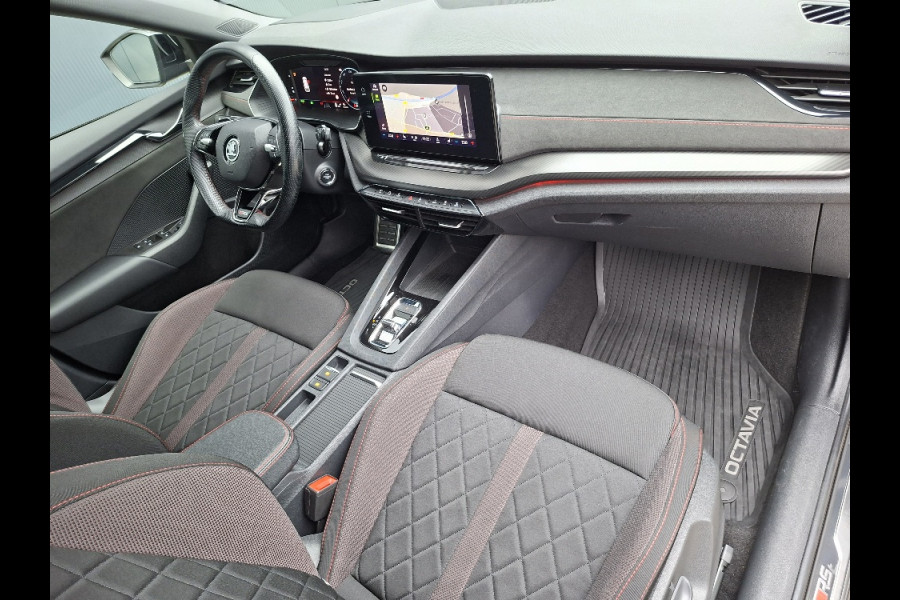 Škoda Octavia 1.4 TSI * RS iV * Navigatiesysteem * Parkeercamera * Stoelverwarming * Head up display *