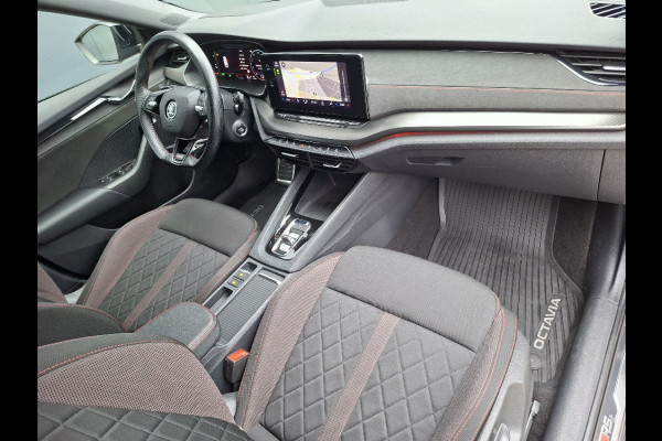 Škoda Octavia 1.4 TSI * RS iV * Navigatiesysteem * Parkeercamera * Stoelverwarming * Head up display *