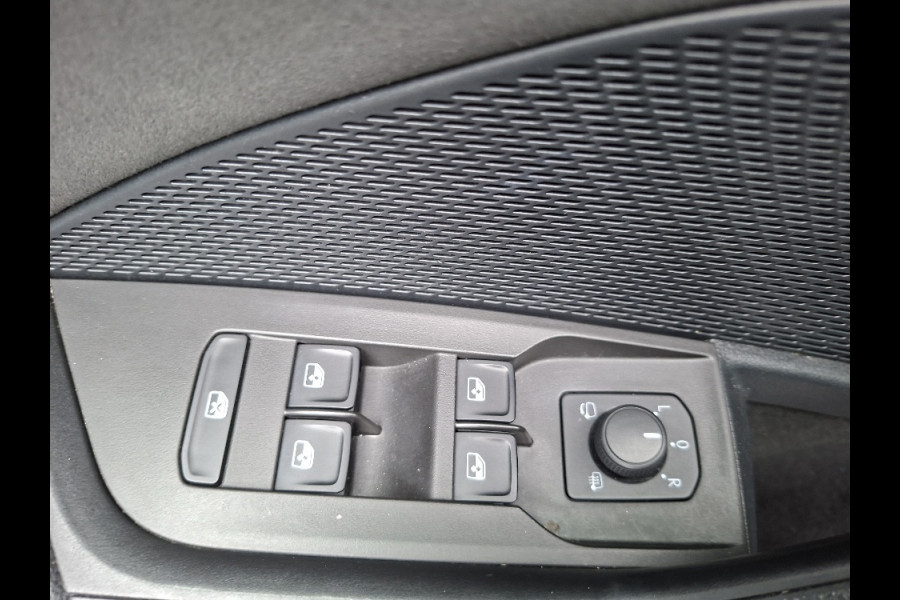 Škoda Octavia 1.4 TSI * RS iV * Navigatiesysteem * Parkeercamera * Stoelverwarming * Head up display *