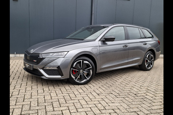 Škoda Octavia 1.4 TSI * RS iV * Navigatiesysteem * Parkeercamera * Stoelverwarming * Head up display *