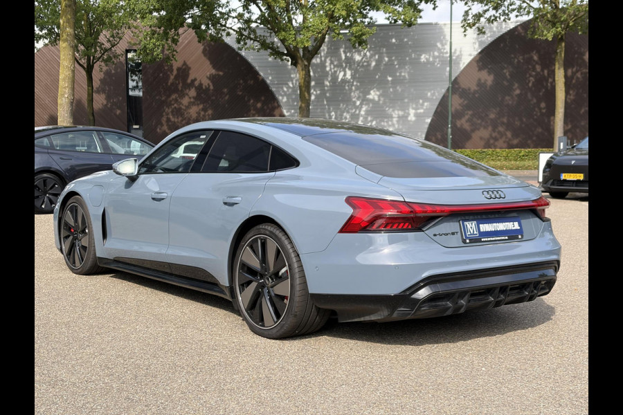 Audi e-tron GT GT 93 kWh 4WD VAN: 56.900,- VOOR: 53.877,- UW HERSTVOORDEEL: 3.023,- EURO | CARBON PAKKET | STOEL VENTILATIE EN VERWARMING | PANORAMDAK | B&O GELUID | HEAD UP | LUCHTVERING ETC .