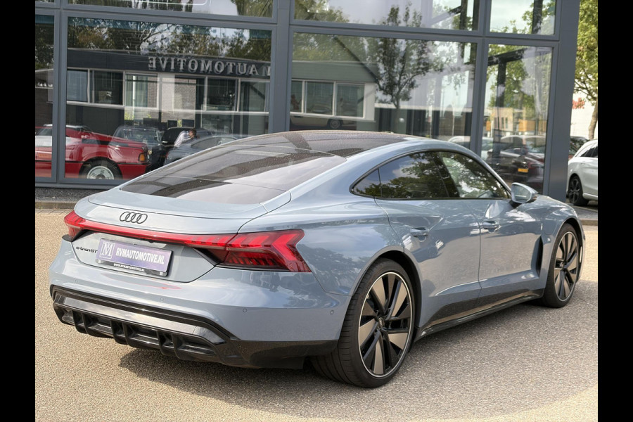 Audi e-tron GT GT 93 kWh 4WD VAN: 56.900,- VOOR: 53.877,- UW HERSTVOORDEEL: 3.023,- EURO | CARBON PAKKET | STOEL VENTILATIE EN VERWARMING | PANORAMDAK | B&O GELUID | HEAD UP | LUCHTVERING ETC .
