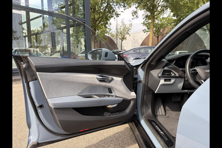 Audi e-tron GT GT 93 kWh 4WD VAN: 56.900,- VOOR: 53.877,- UW HERSTVOORDEEL: 3.023,- EURO | CARBON PAKKET | STOEL VENTILATIE EN VERWARMING | PANORAMDAK | B&O GELUID | HEAD UP | LUCHTVERING ETC .