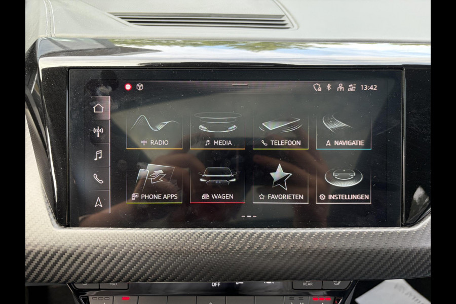 Audi e-tron GT GT 93 kWh 4WD VAN: 56.900,- VOOR: 53.877,- UW HERSTVOORDEEL: 3.023,- EURO | CARBON PAKKET | STOEL VENTILATIE EN VERWARMING | PANORAMDAK | B&O GELUID | HEAD UP | LUCHTVERING ETC .