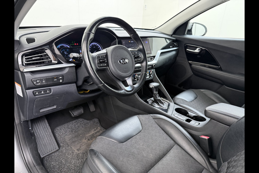 Kia Niro 141PK PHEV Hybride Automaat Trekhaak Adap.Cruise Stoelverwarming Navi Camera Apple Carplay Android Auto Pdc DynamicPlusLine Ecc Isofix Privacy Glas Led DAB Lane Assist VESS Regen-Lichtsensor 1.300KG Trekgewicht Plugin Hybride