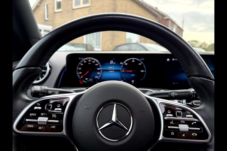 Mercedes-Benz EQB 250 Luxury Line 67 kWh Panoramadak, Camera, Stoelverwarming