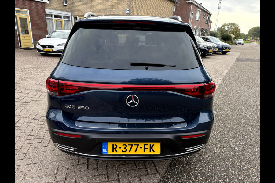 Mercedes-Benz EQB 250 Luxury Line 67 kWh Panoramadak, Camera, Stoelverwarming